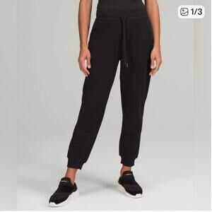 Lululemon Scuba Jogger 7/8 length Size 6 Black
